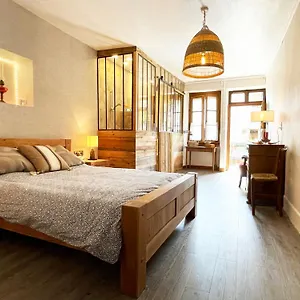 Couette-café D'hotes Avec Entree Privative Au Calme Dans Maison De Village, Saint-Jorioz